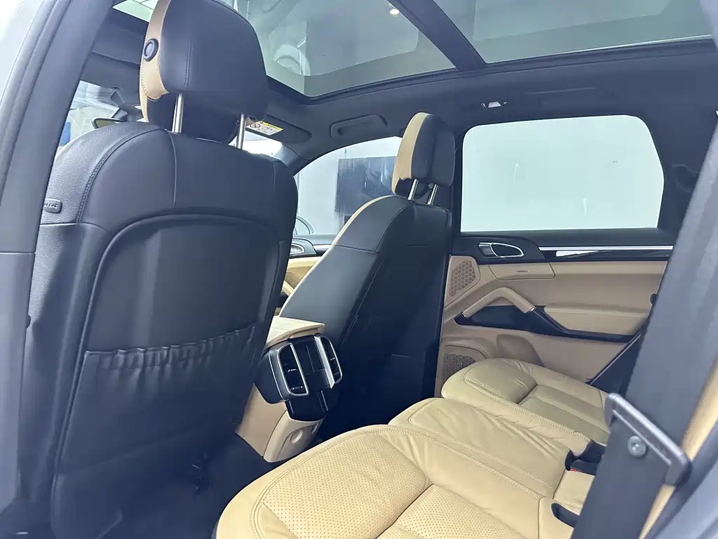 Porsche Cayenne 2016 — фото 16