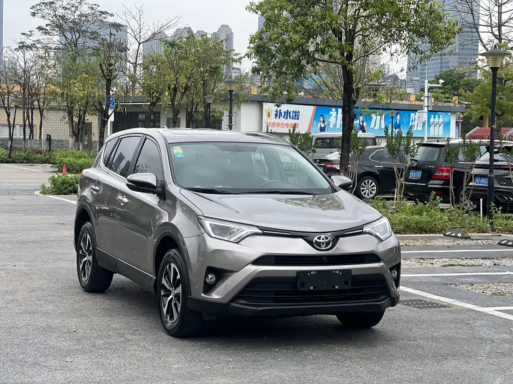 Toyota RAV4 2019 — фото 3