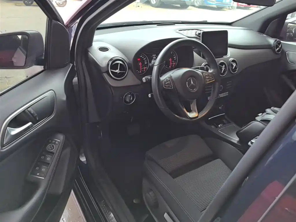 Mercedes-Benz B-Class 2018 — фото 16