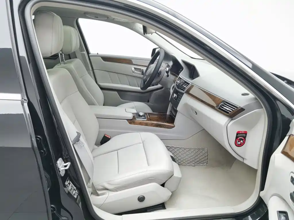 Mercedes-Benz E-Class 2013 — фото 23