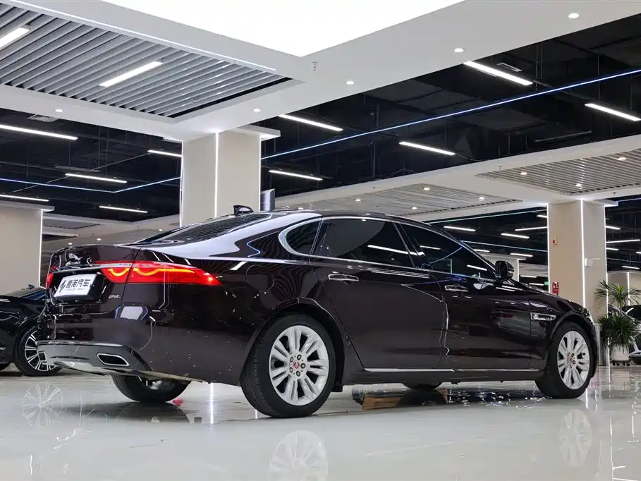 Jaguar XFL 2018 — фото 14