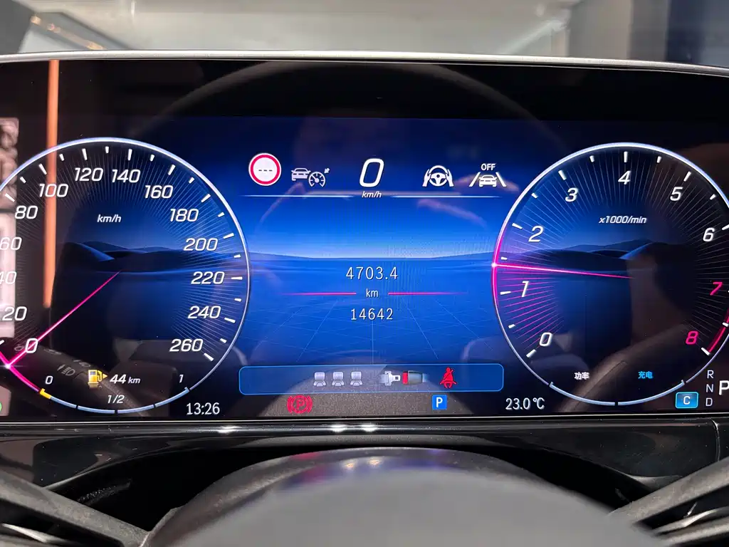 Mercedes-Benz E-Class 2025 — фото 17