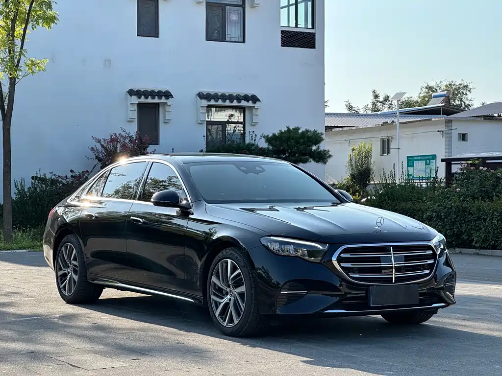 Mercedes-Benz E-Class 2024