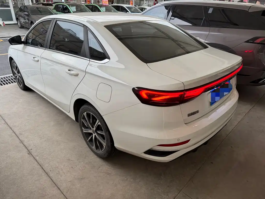 Geely Emgrand 2022 — фото 15