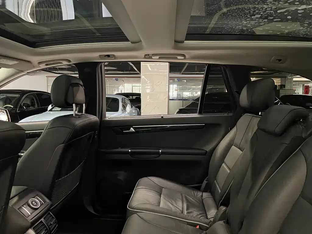 Mercedes-Benz R-Class 2017 — фото 34