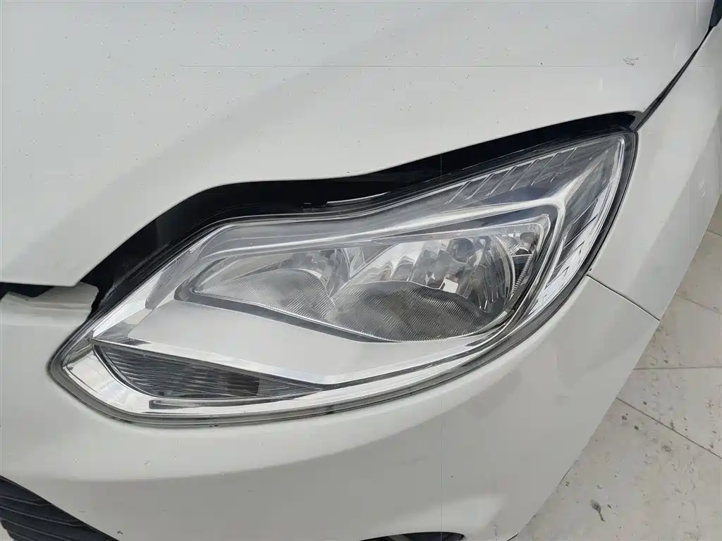 Ford Focus 2015 — фото 18