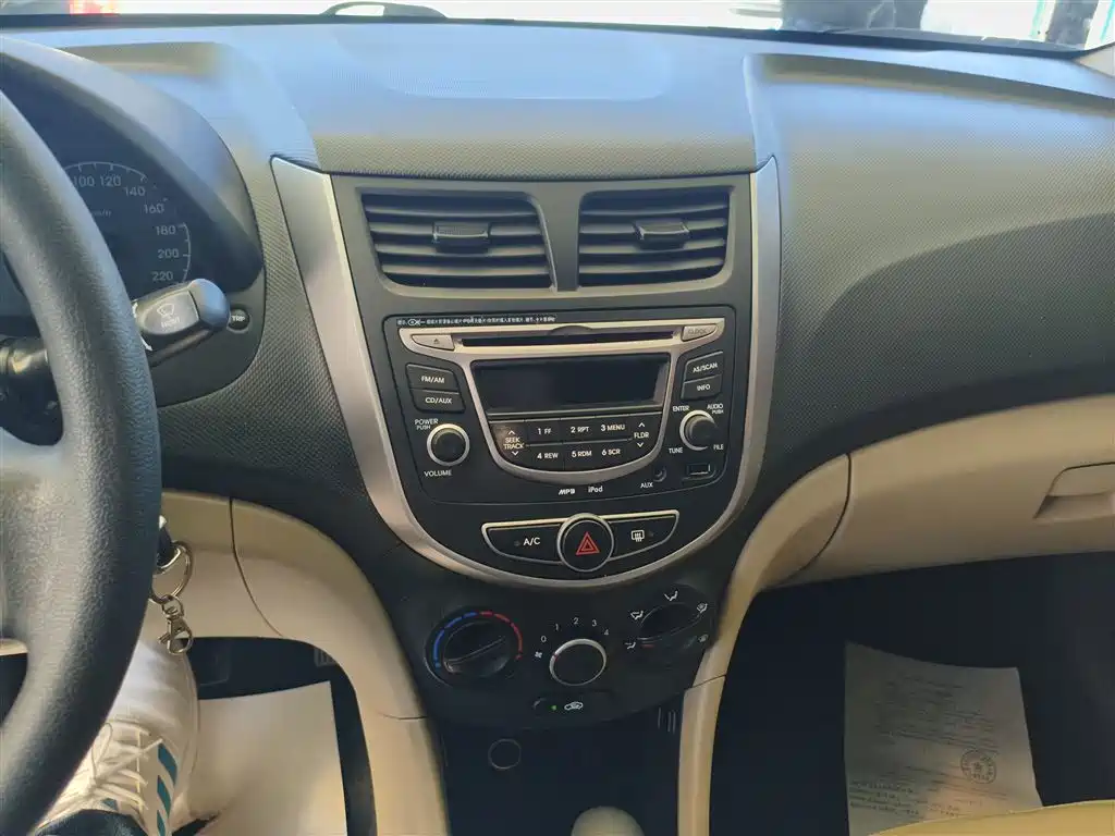 Hyundai Verna 2016 — фото 13
