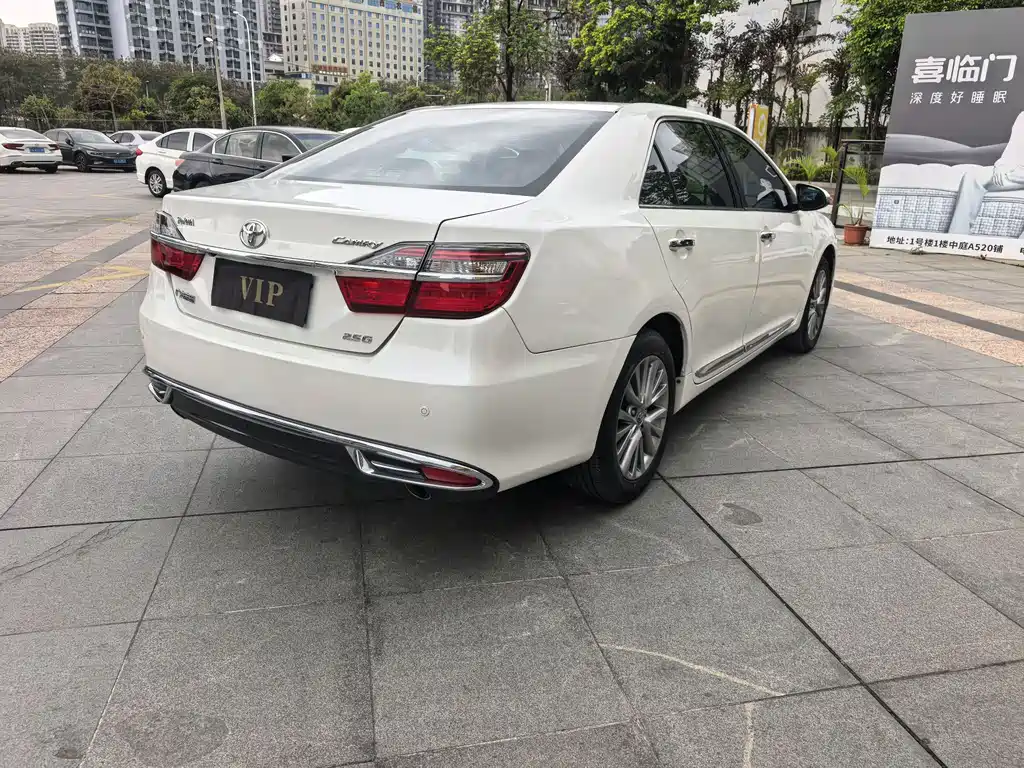Toyota Camry 2016 — фото 7