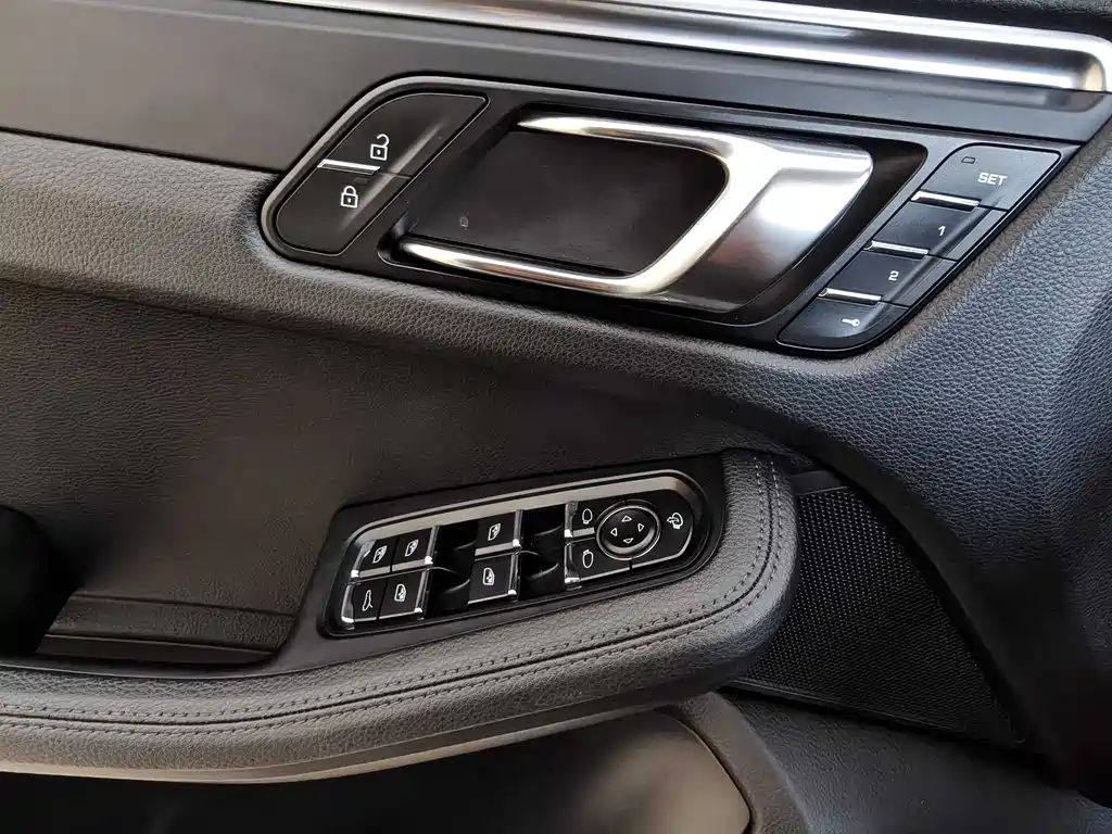 Porsche Macan 2020 — фото 16