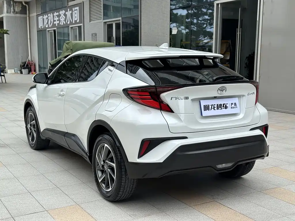 Toyota C-HR 2023 — фото 13