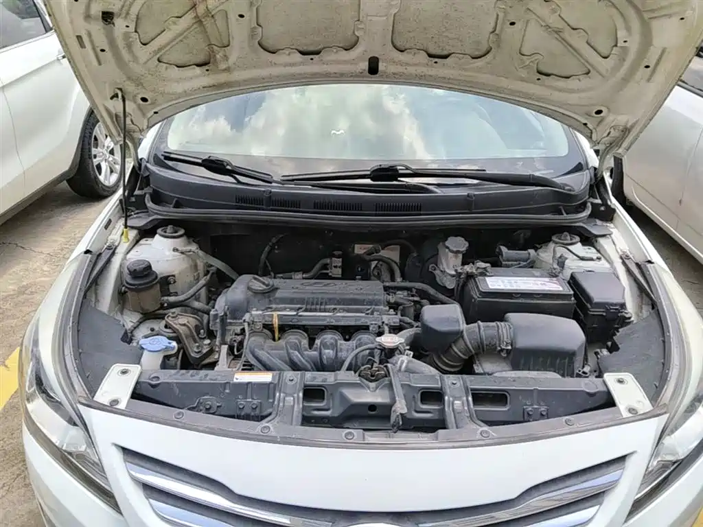 Hyundai Verna 2016 — фото 20