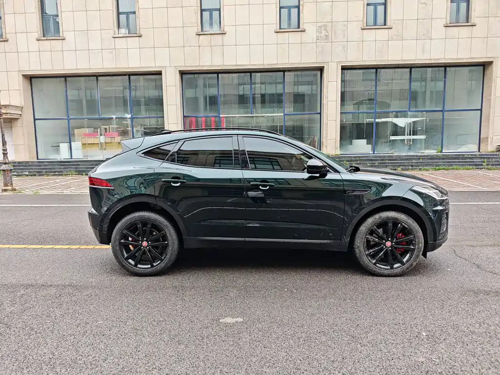 Jaguar E-PACE 2025 — фото 4