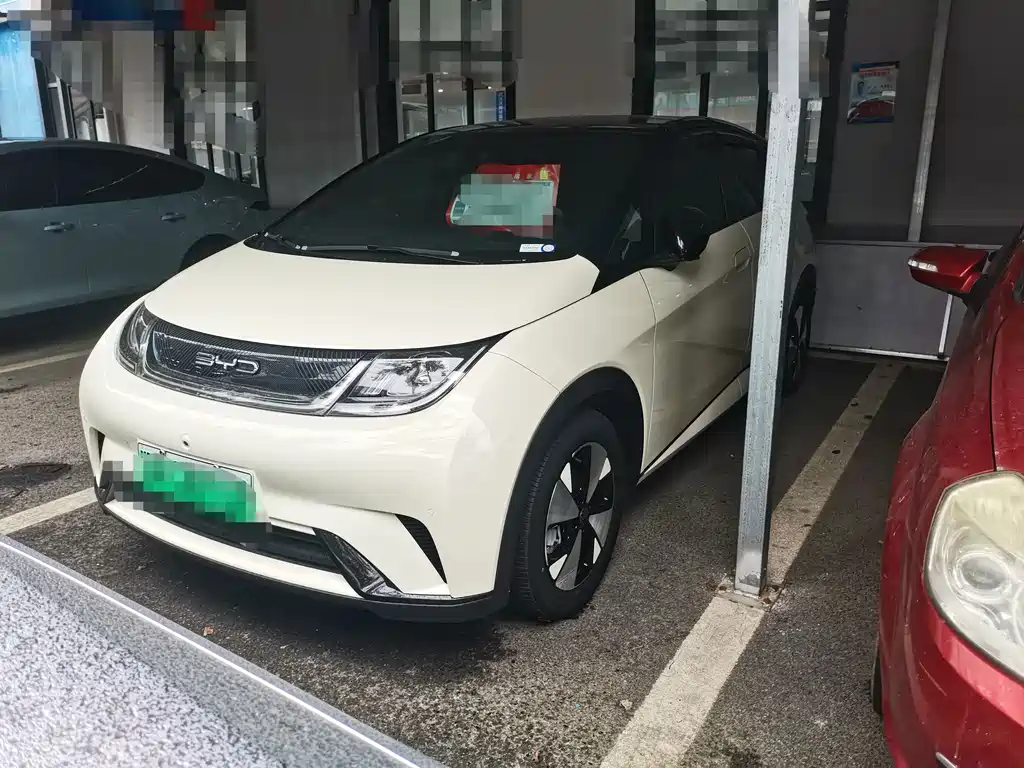 BYD Dolphin 2023