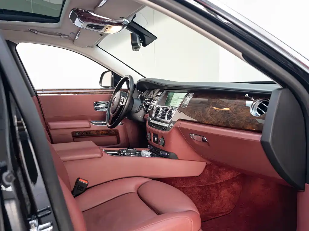 Rolls-Royce Ghost 2016 — фото 12