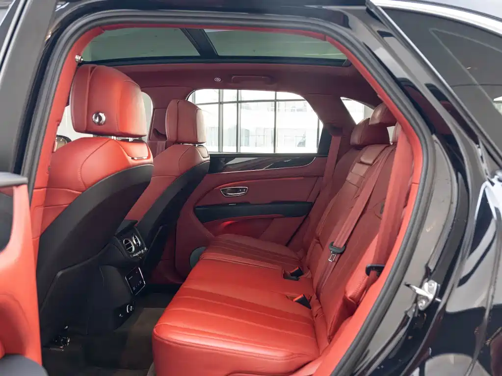 Bentley Bentayga 2021 — фото 15