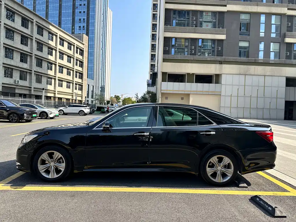 Toyota Crown 2016 — фото 12