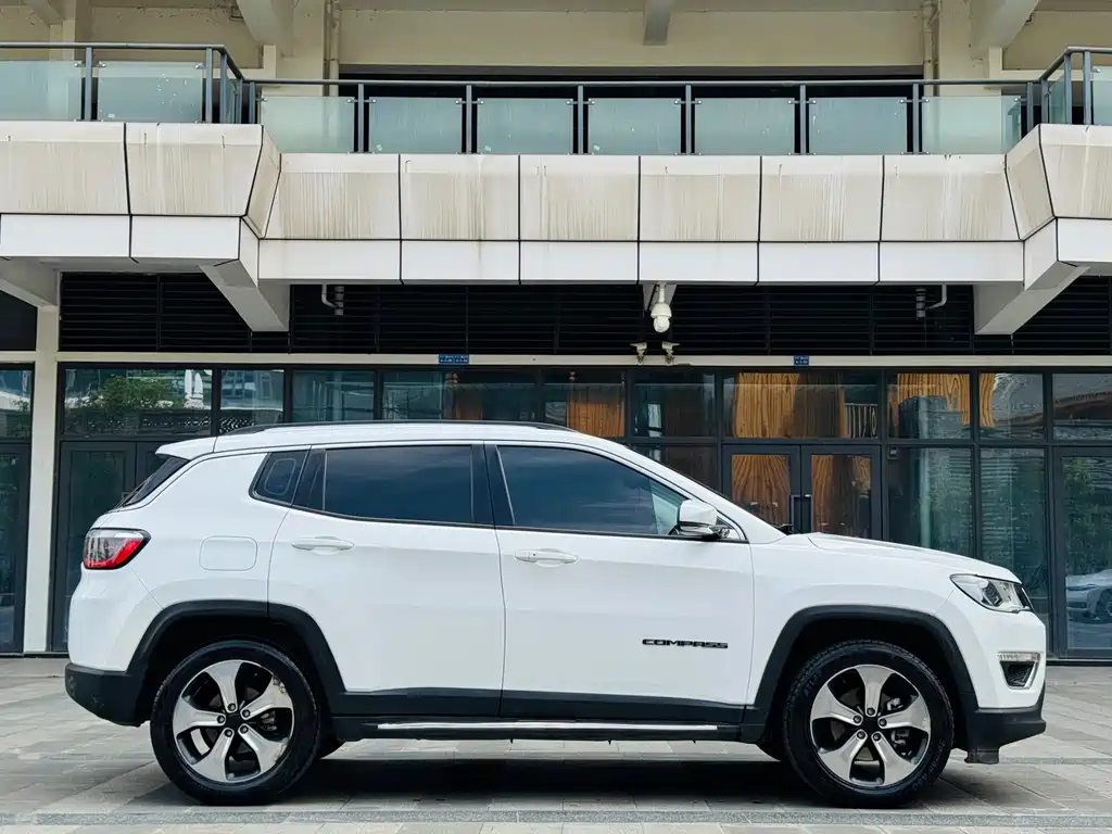 Jeep Compass 2017 — фото 5