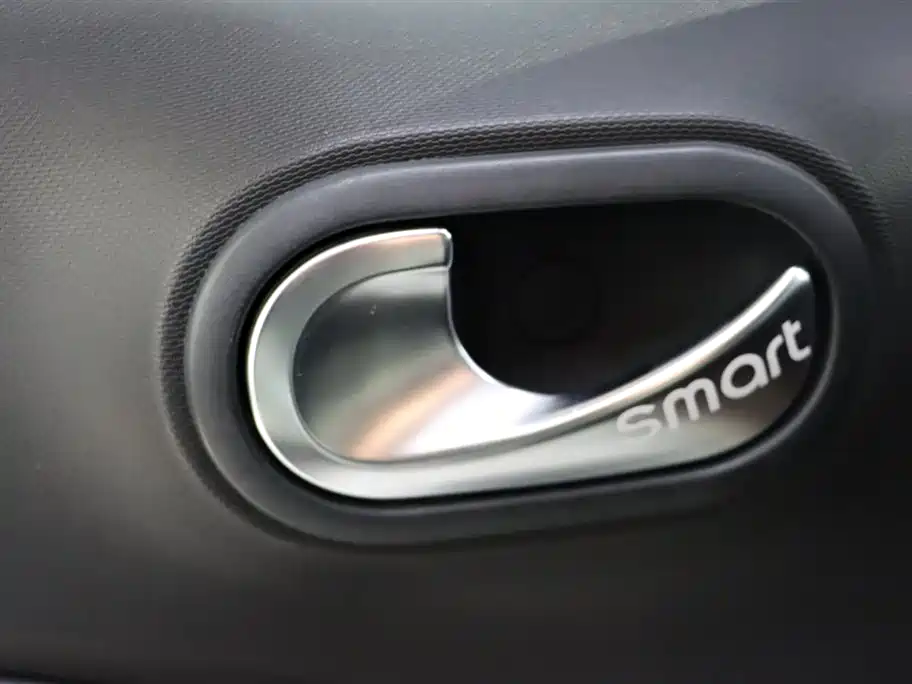 smart Fortwo 2017 — фото 27