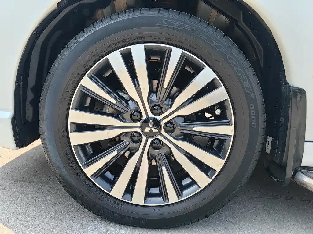 Mitsubishi Outlander 2021 — фото 14