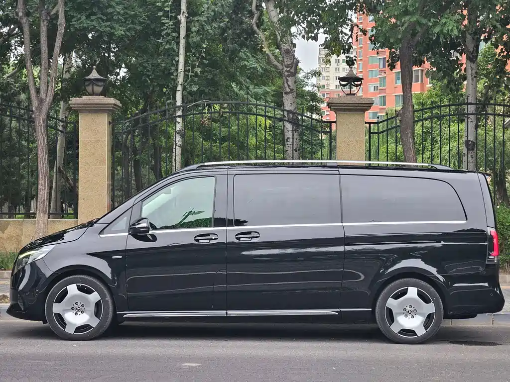Mercedes-Benz V-Class 2025 — фото 2