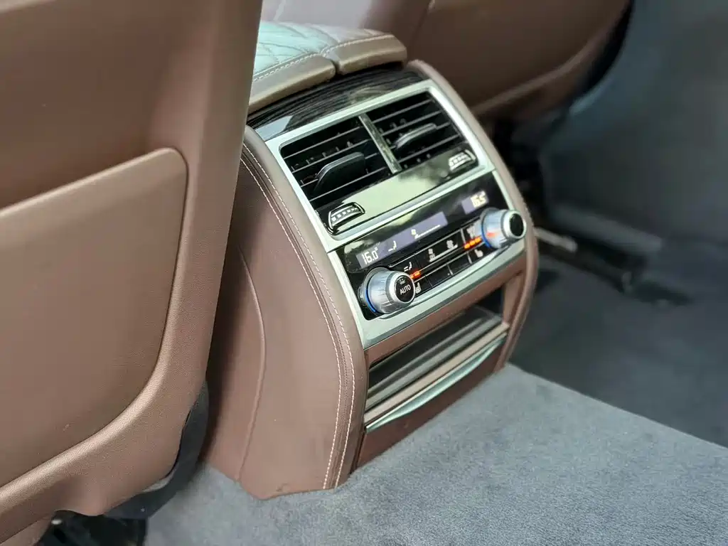 BMW 7 Series 2021 — фото 11
