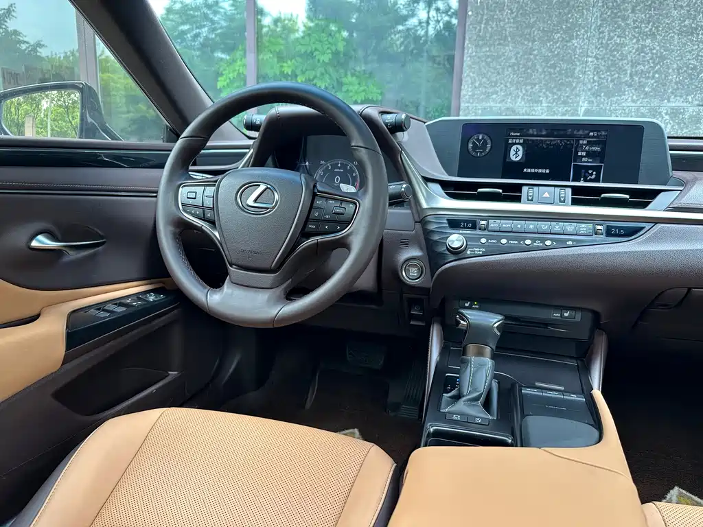 Lexus ES 2021 — фото 12
