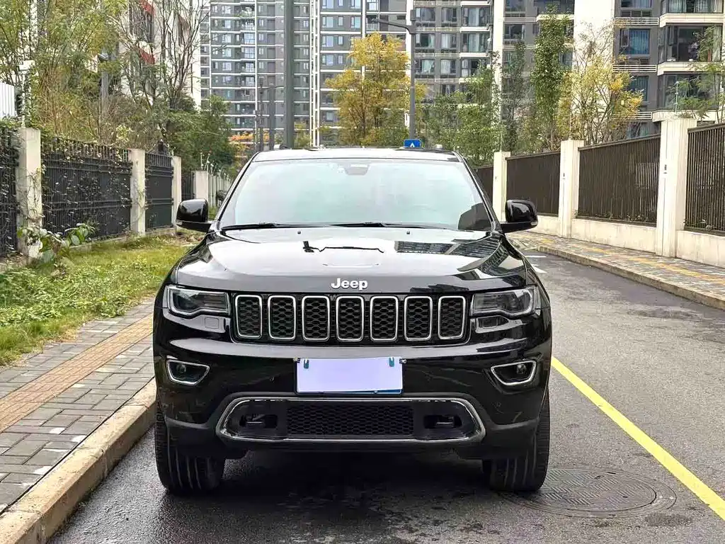 Jeep Grand Cherokee 2021 — фото 2