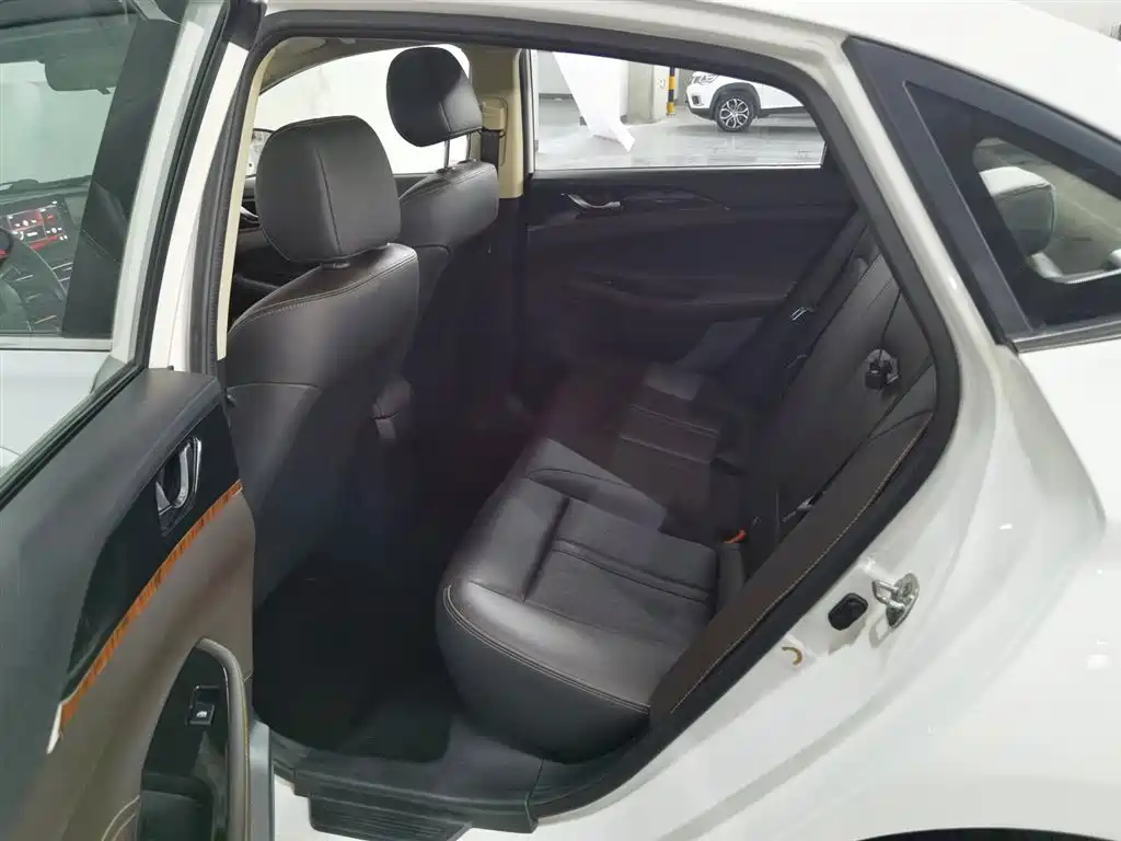 Changan Eado DT 2018 — фото 15