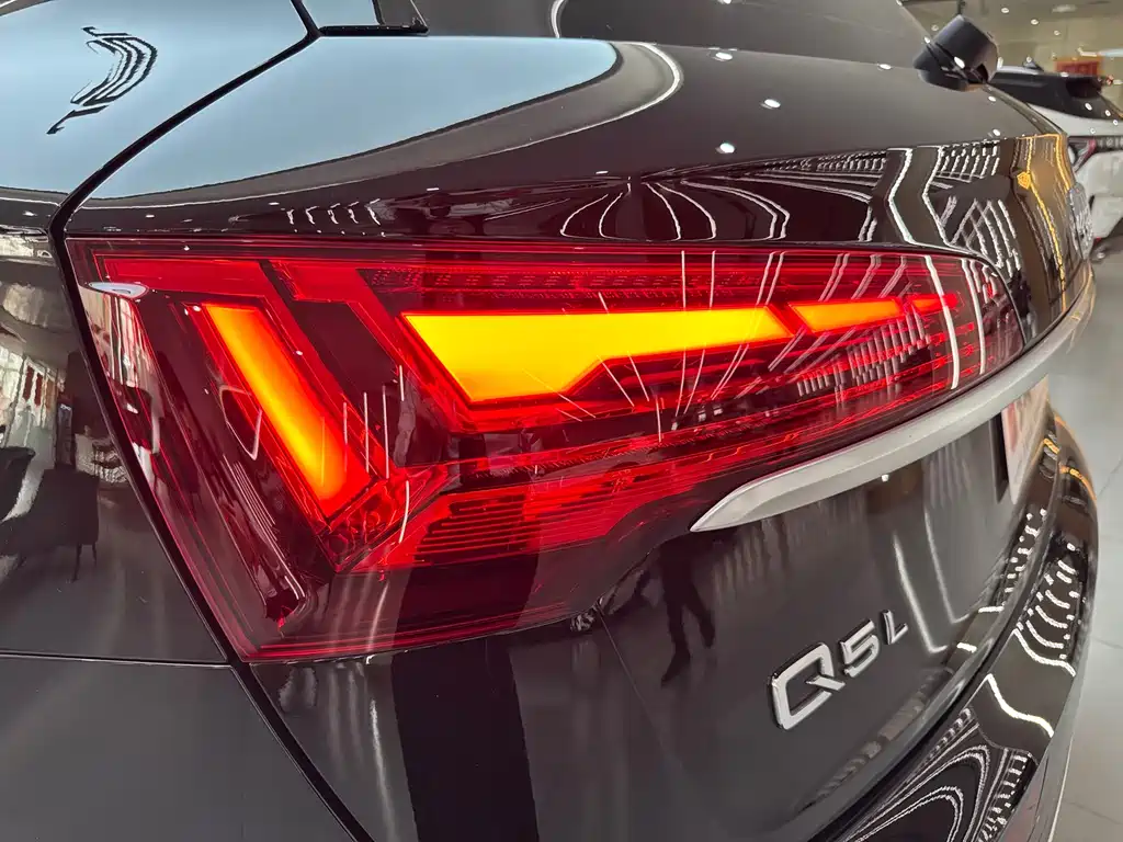 Audi Q5L 2022 — фото 38