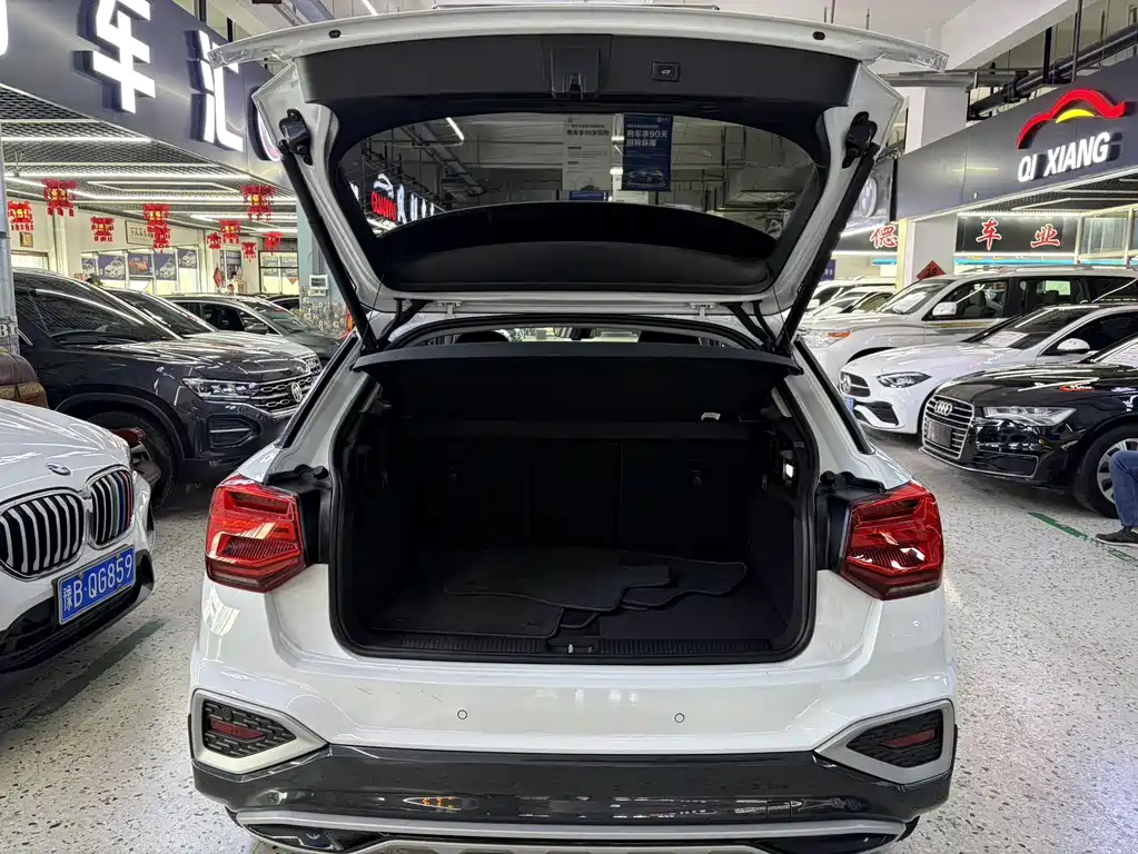 Audi Q2L 2023 — фото 10
