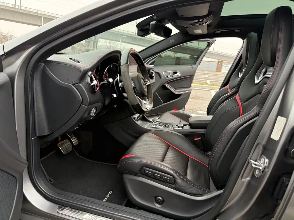 Mercedes-Benz GLA AMG 2018 — фото 10