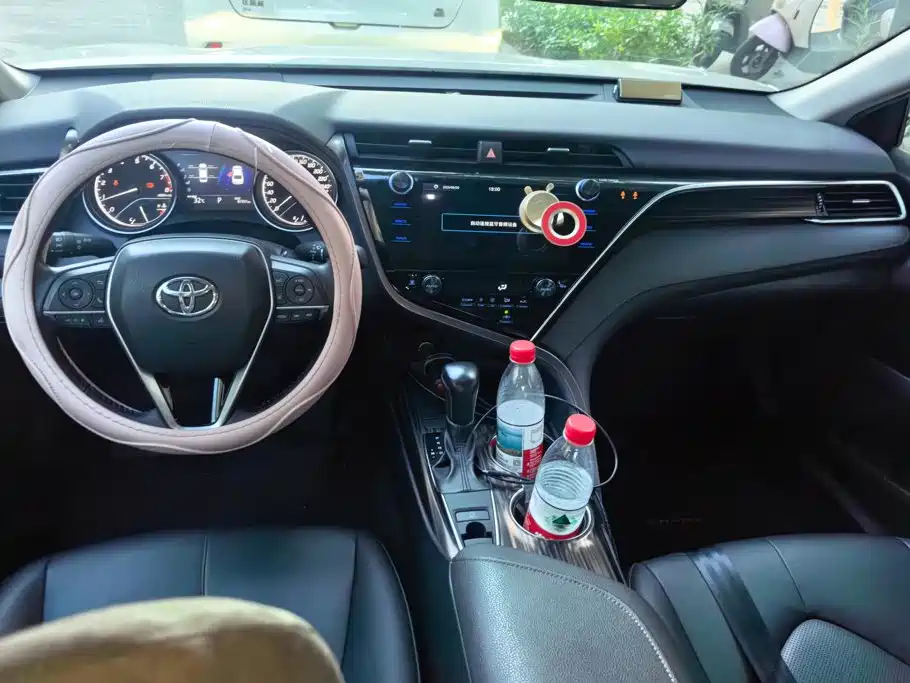 Toyota Camry 2019 — фото 12
