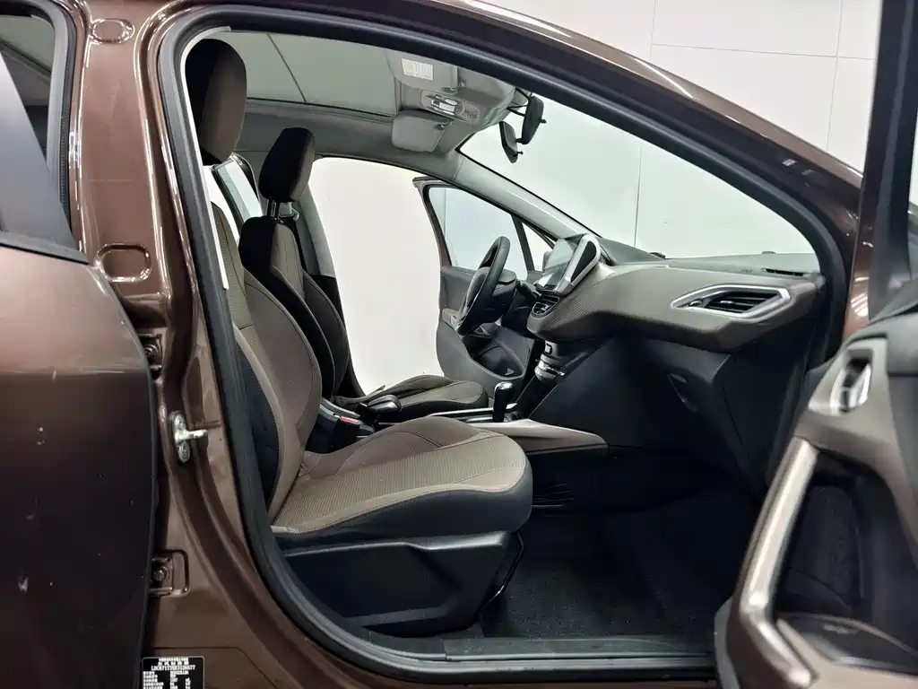 Peugeot 2008 2014 — фото 14
