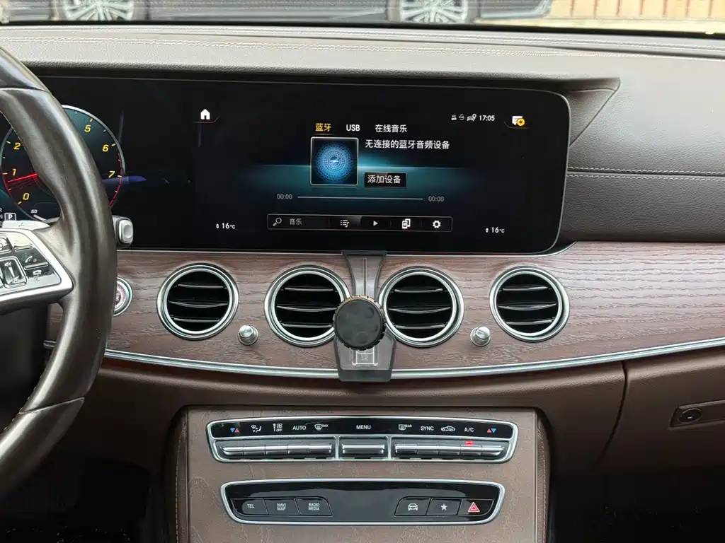Mercedes-Benz E-Class 2022 — фото 19
