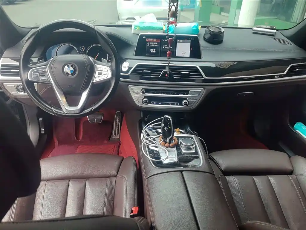 BMW 7 Series 2018 — фото 10