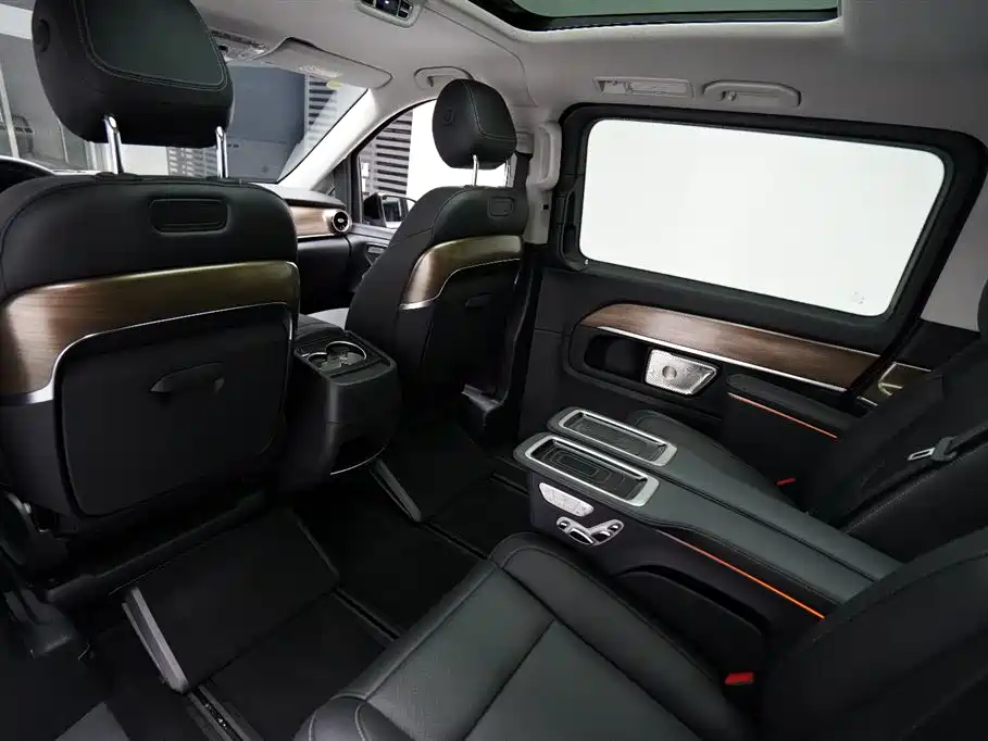 Mercedes-Benz V-Class 2023 — фото 14