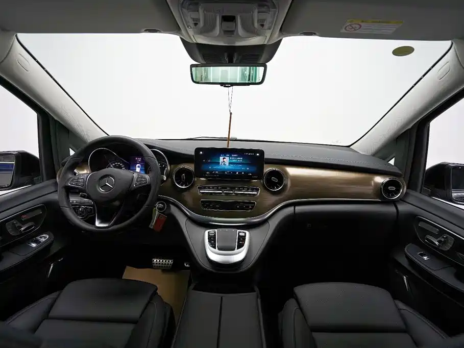 Mercedes-Benz V-Class 2023 — фото 13