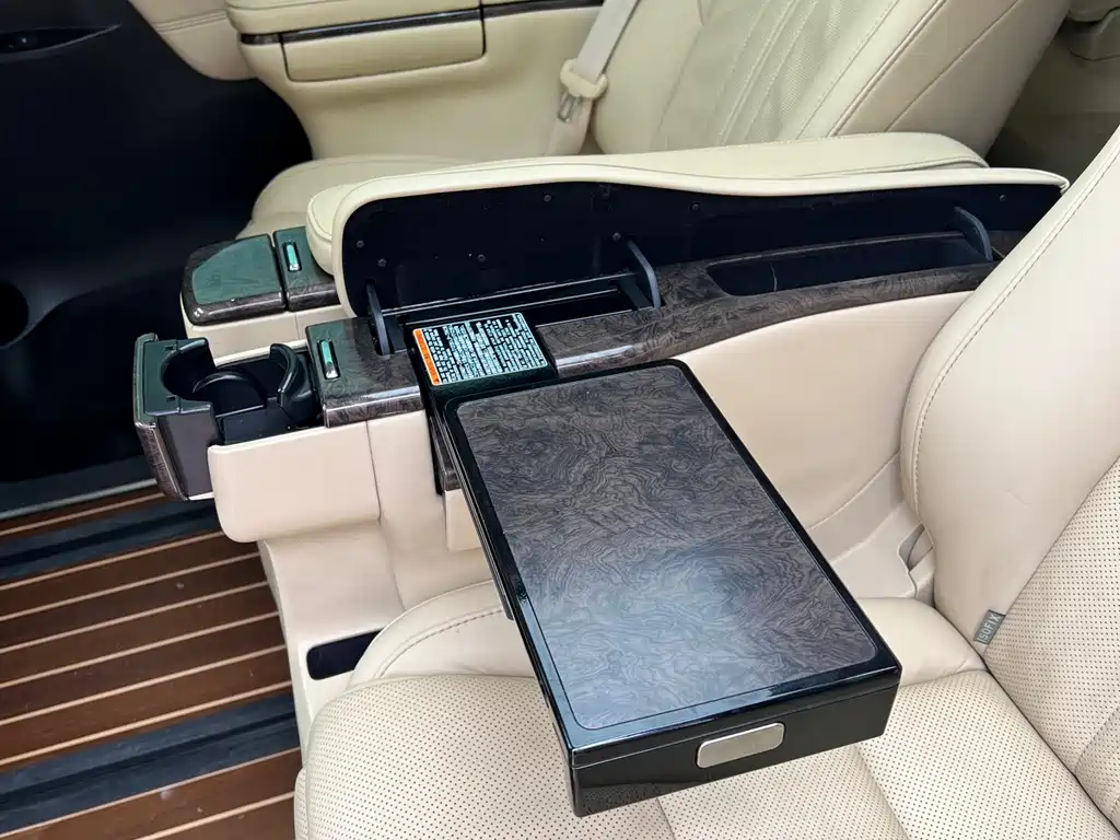 Toyota Alphard 2020 — фото 16
