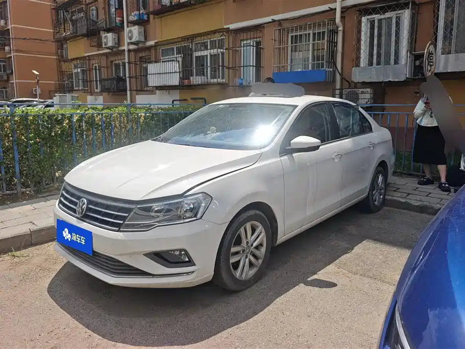 Volkswagen Jetta 2018 — фото 1
