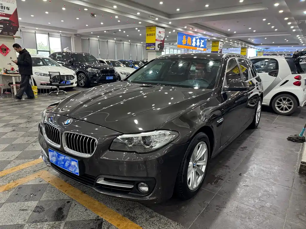 BMW 5 Series 2015 — фото 1