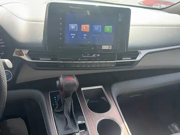 Toyota Granvia 2023