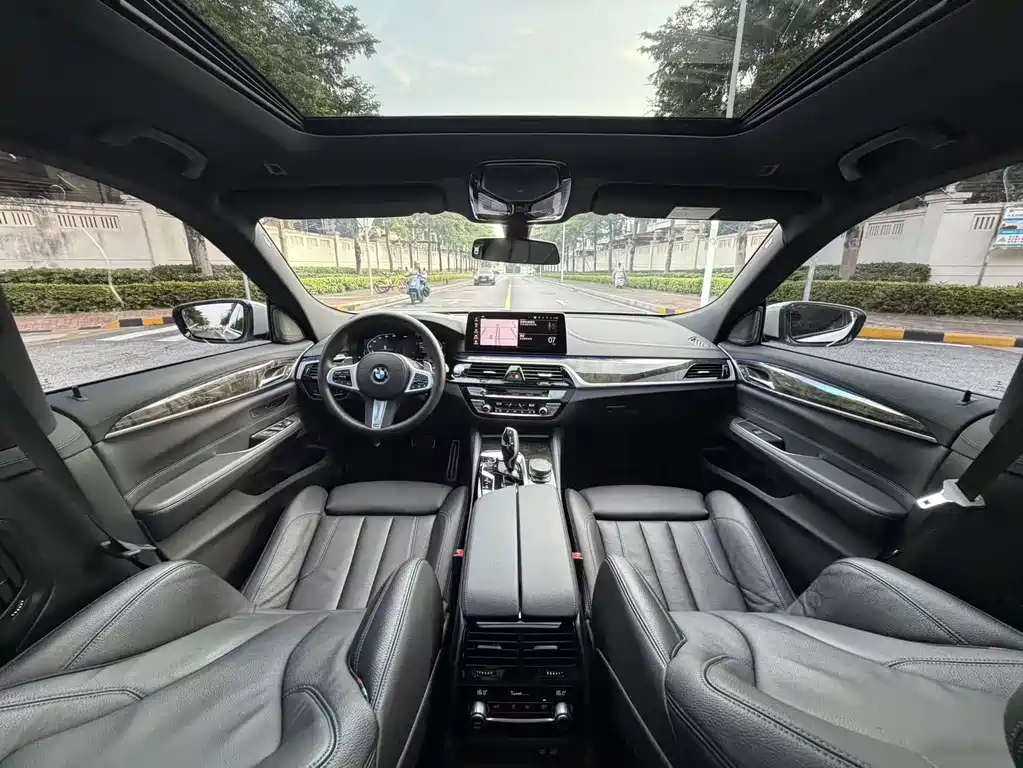 BMW 6 Series GT 2023 — фото 16