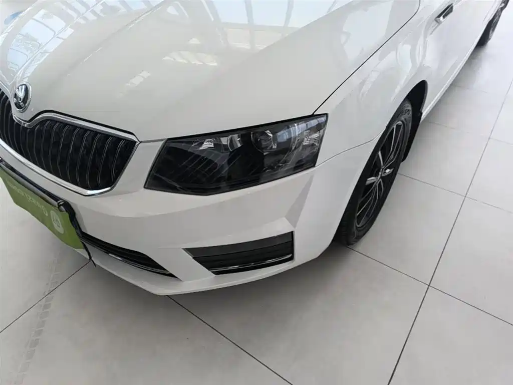 Skoda Octavia 2017 — фото 24