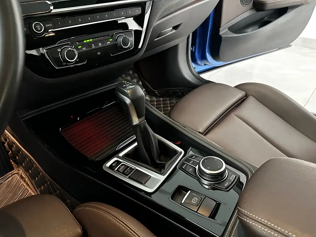 BMW 1 Series 2020 — фото 11