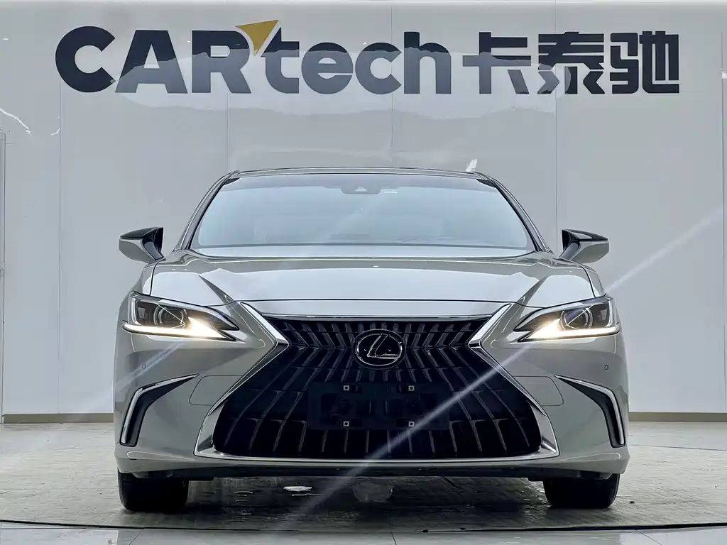 Lexus ES 2022 — фото 13