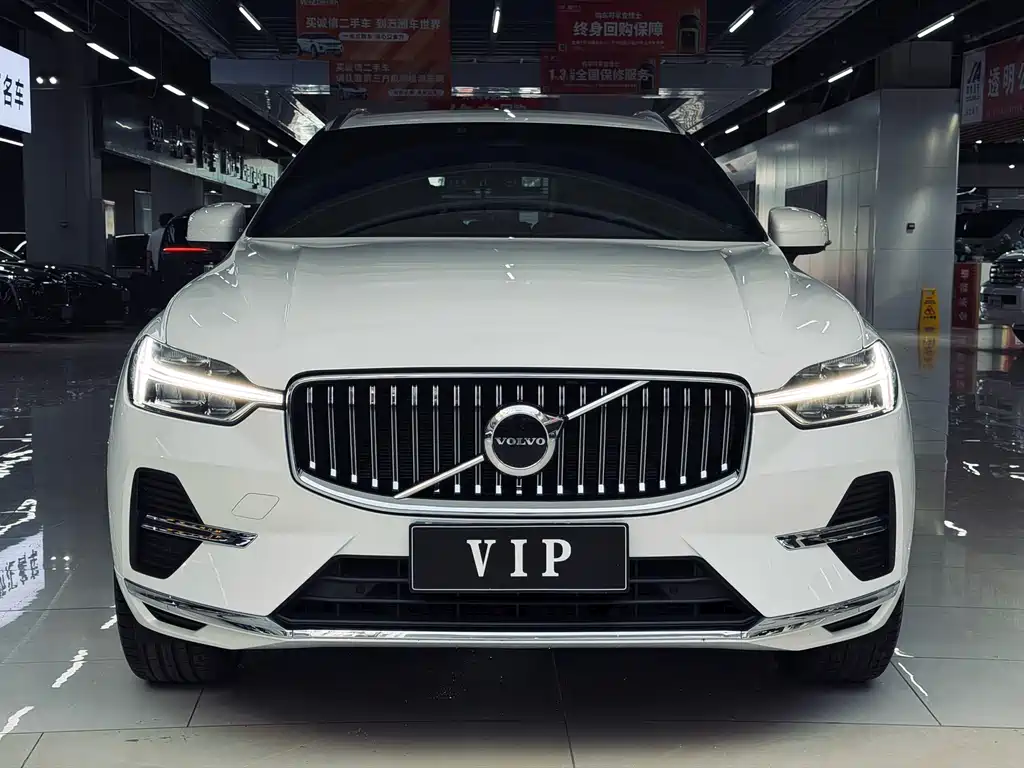 Volvo XC60 2022 — фото 2