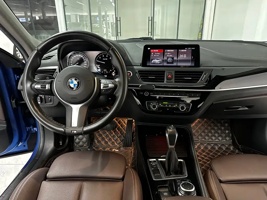 BMW 1 Series 2020 — фото 10