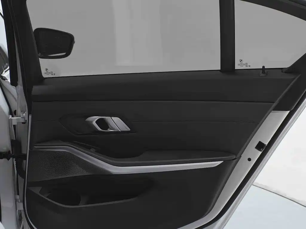 BMW 3 Series 2023 — фото 12