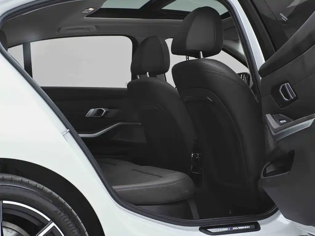 BMW 3 Series 2023 — фото 13