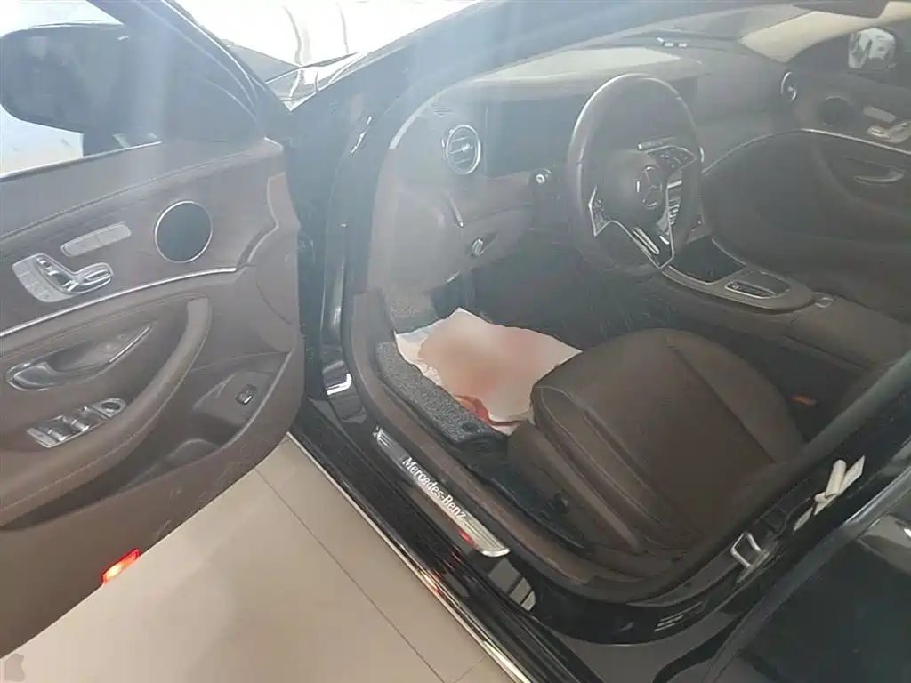 Mercedes-Benz E-Class 2022 — фото 16